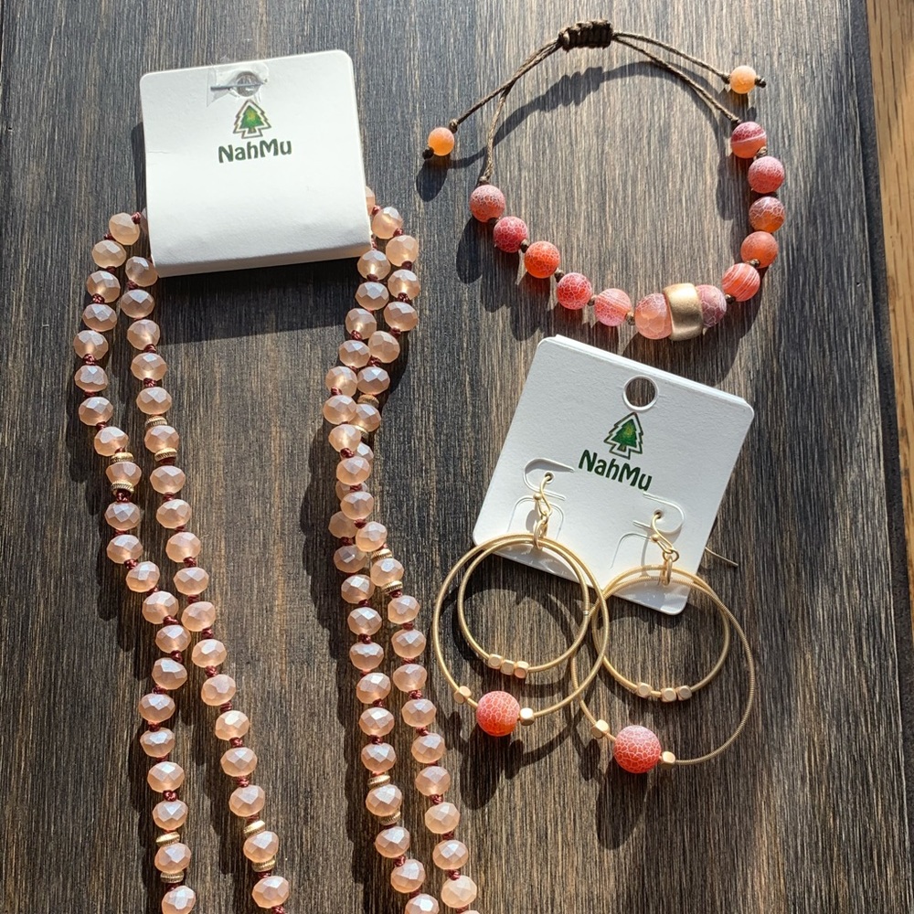 Sale New Nahmu matching jewelry set in red & gold